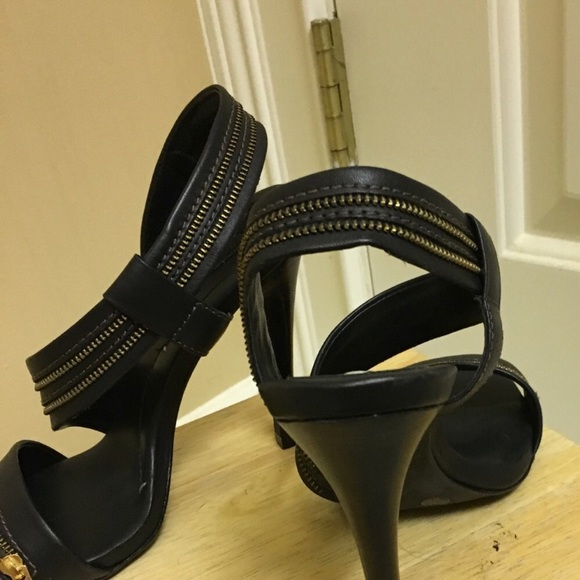 BCBGamaxazria black leather heels zipper embellish - Picture 4 of 7